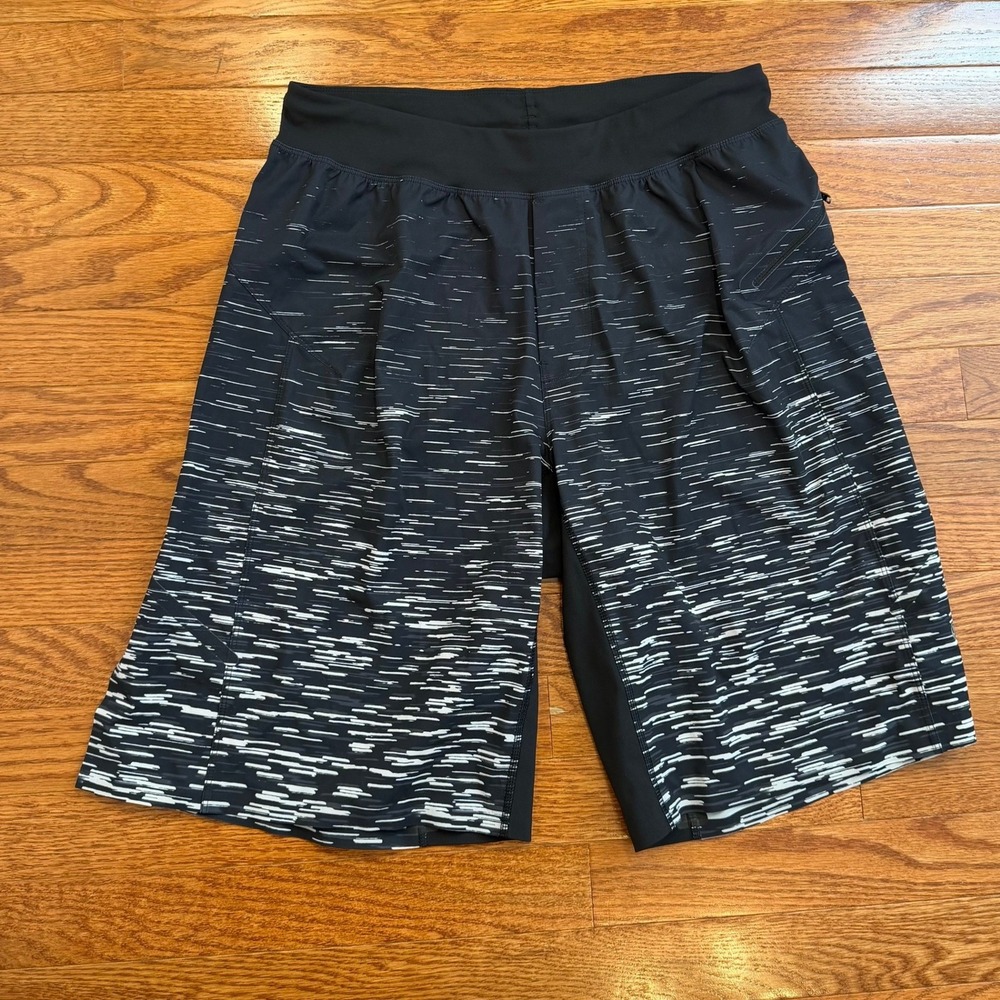 Lululemon El Current Swim Shorts Trunks Mens Medium 11" Board Shorts Black Print